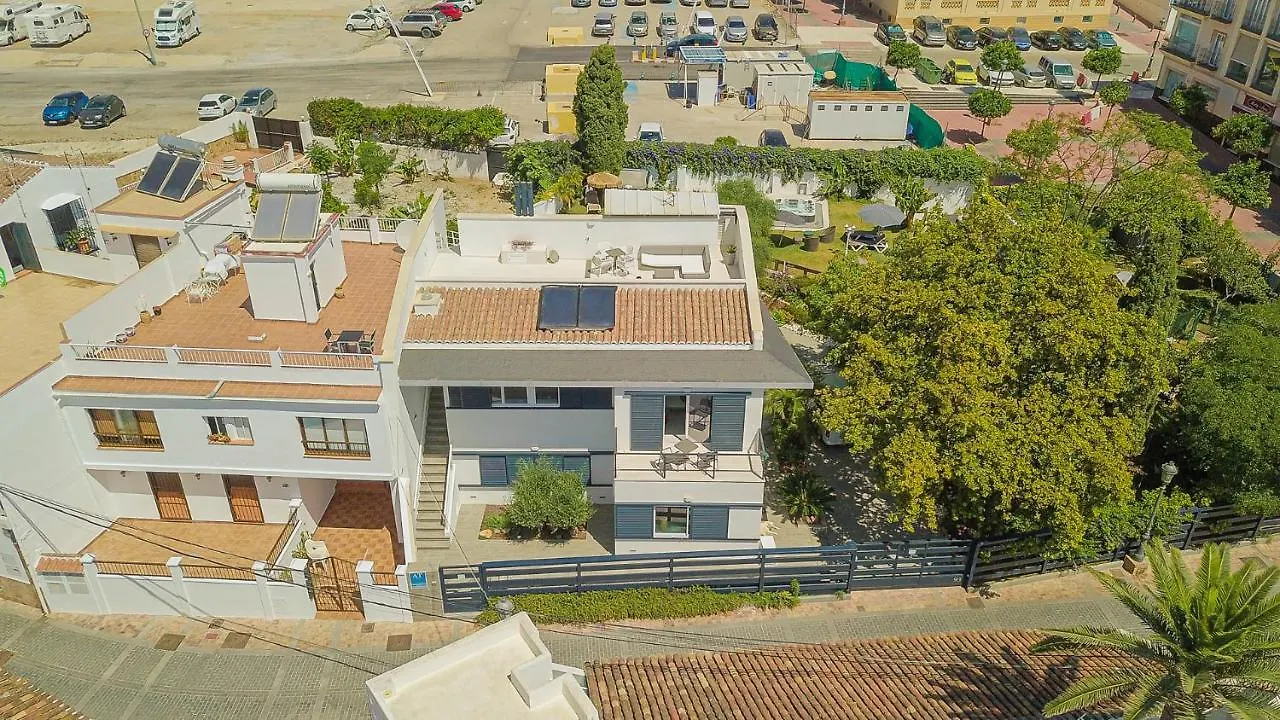Resort Con Piscina Privada En Calle Carabeo Nerja
