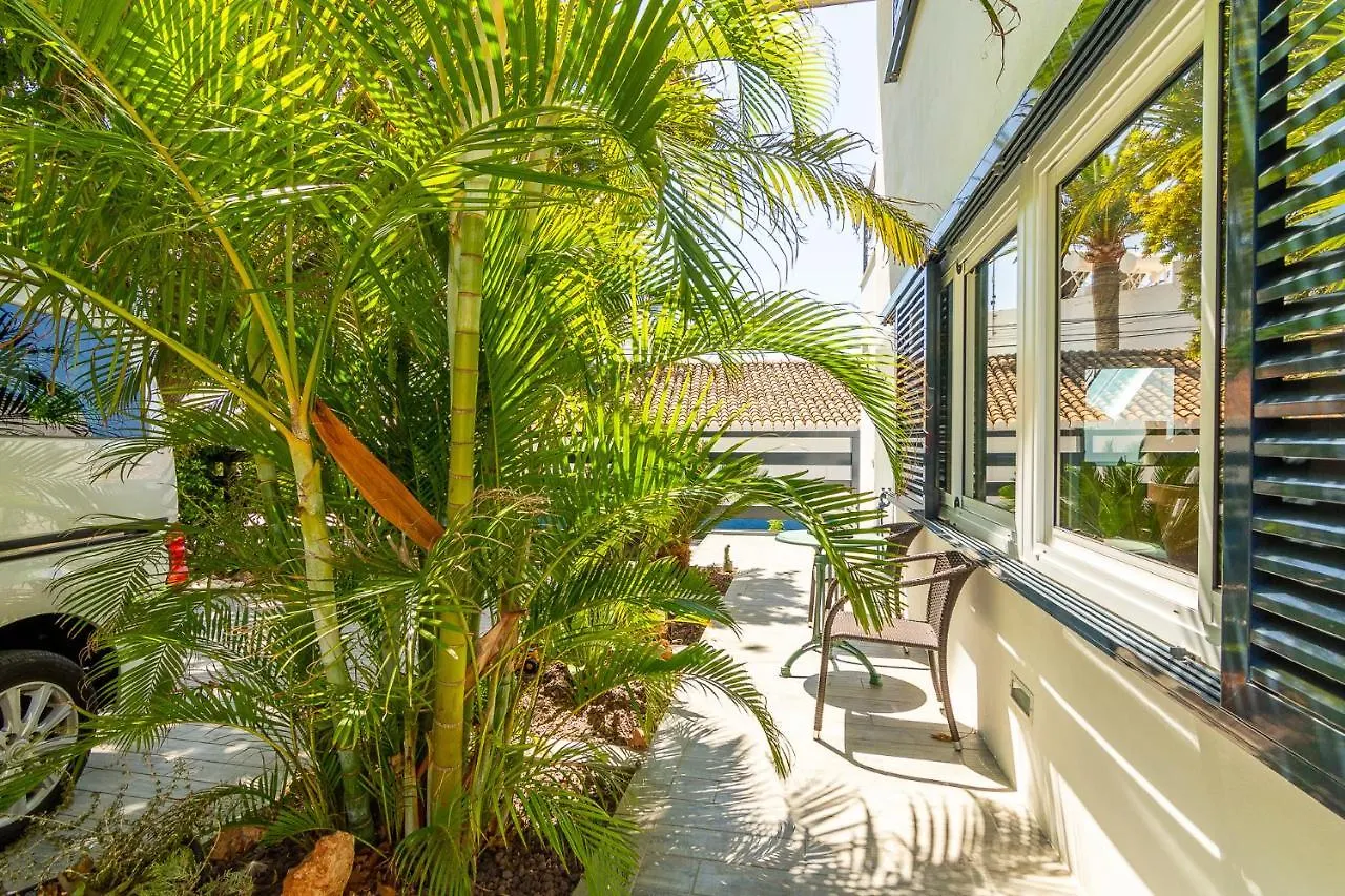 Resort Con Piscina Privada En Calle Carabeo Nerja Spanje