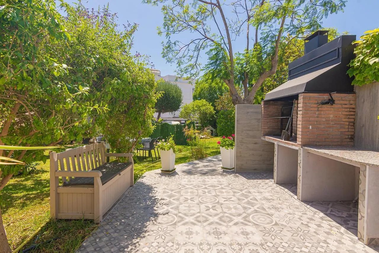 Resort Con Piscina Privada En Calle Carabeo Nerja Villa