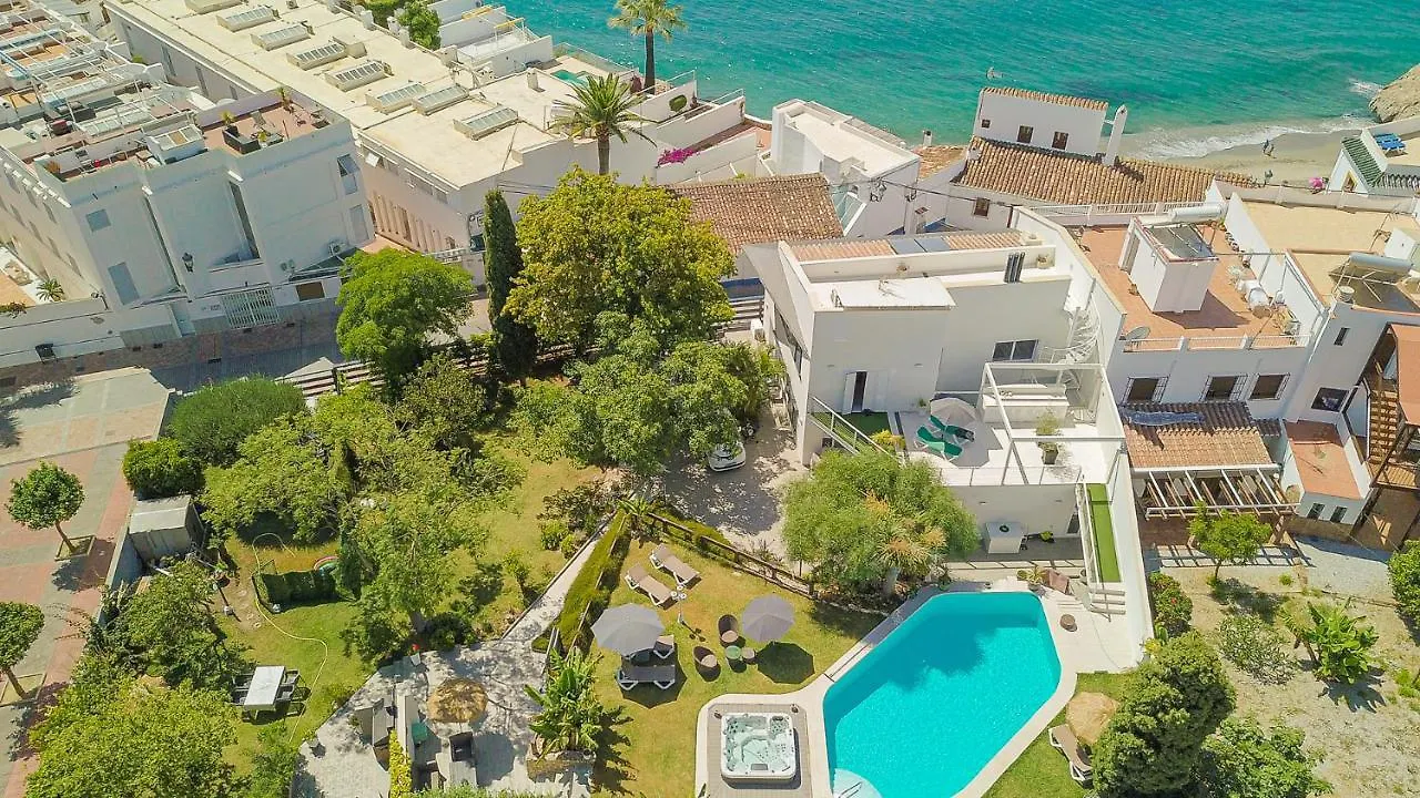 Resort Con Piscina Privada En Calle Carabeo Nerja Spanje
