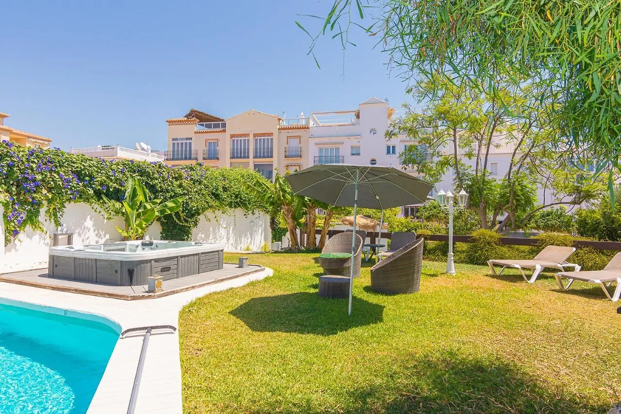 Resort Con Piscina Privada En Calle Carabeo Nerja 0*,  Spanje