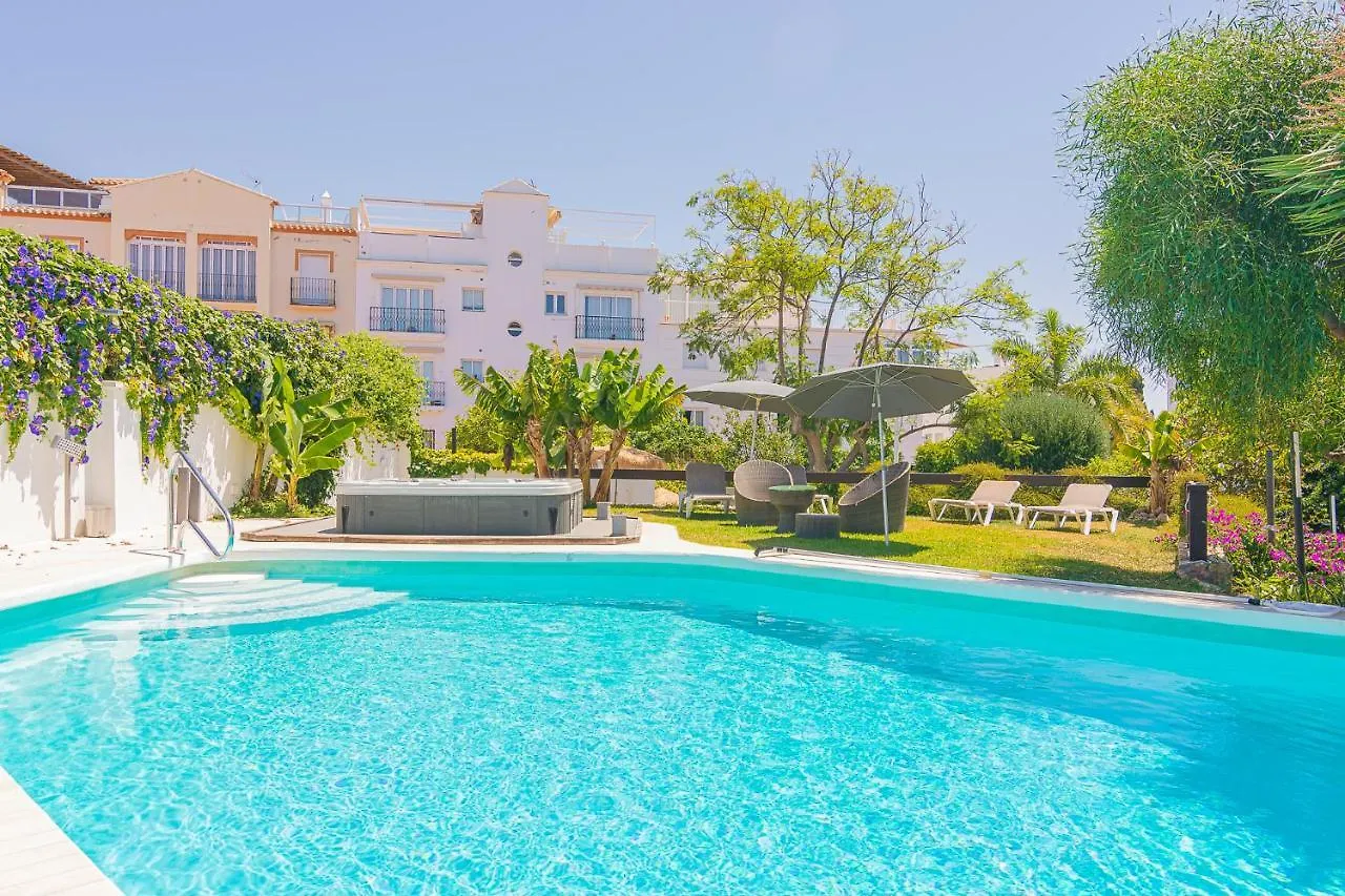 Resort Con Piscina Privada En Calle Carabeo Nerja