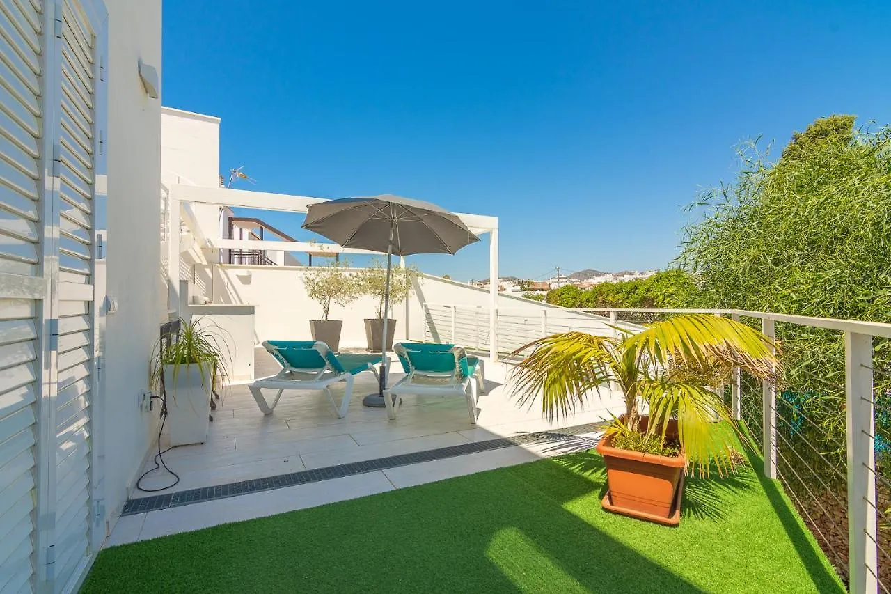 Villa Resort Con Piscina Privada En Calle Carabeo Nerja